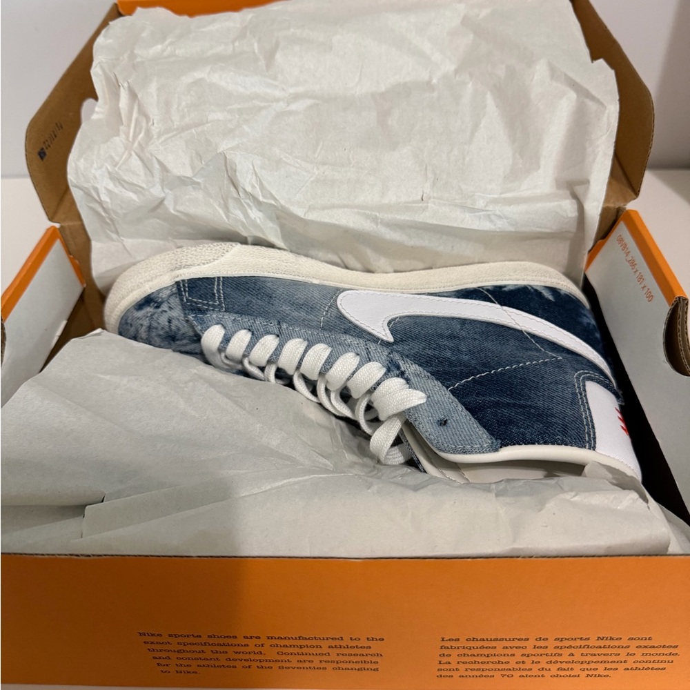 Women Size 6 // Nike High-Top Sneakers in Denim Tie-Dye - Picture 6 of 7